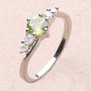 Prsten stříbrný s broušeným olivínem a zirkony Ag 925 011580 PD - 57 mm (US 8), 2,0 g