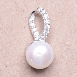 Přívěsek stříbrný s bílou perlou a zirkony Ag 925 015666 WP - 1,6 cm, 1,2 g