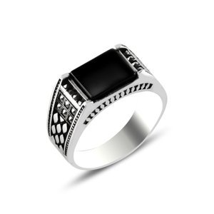 OLIVIE Pánský stříbrný prsten ONYX 5704 Velikost prstenů: 12 (EU: 68-70), Pohlaví: Pánské Ag 925; ≤7 g.