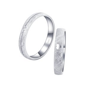 OLIVIE Snubní stříbrný prsten TLUKOT SRDCE 7452 Velikost prstenů: 10 (EU: 62-64), Pohlaví: Dámské Ag 925; ≤2,2 g.