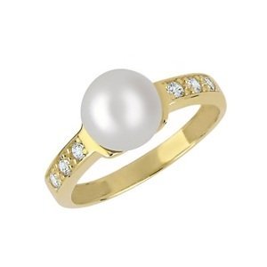Brilio Půvabný prsten ze žlutého zlata s krystaly a pravou perlou 225 001 00237 56 mm