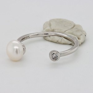 Brilio Silver Něžný stříbrný prsten s pravou perlou RI103W 50 mm