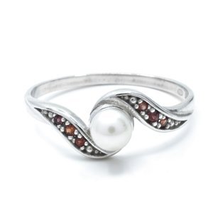 Granát Stříbrný prsten český granát s perlou, 50, Zlacení 10042