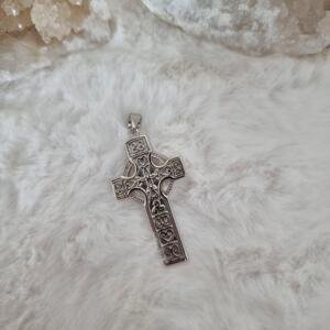 Aranys Stříbrný kříž zdobený 12761