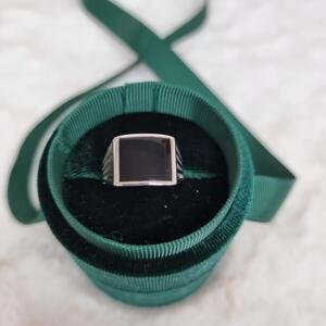 Aranys Stříbrný prsten s černým onyxem, 62 55236