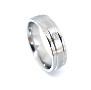 Aranys Snubní prsten ocelový s kamínkem, 50 03634