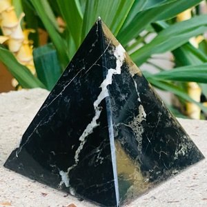 Aranys Pyramida onyx 7,5 cm 03716