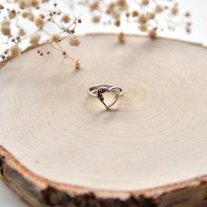 Granát Stříbrný prsten srdce český granát, 50, Rhodiování 06780