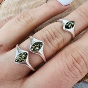 Aranys Stříbrný prsten se zeleným jantarem, 52 54776
