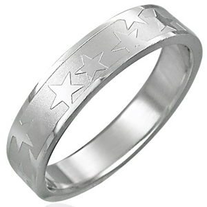 Ocelový prsten s matným středovým pásem a hvězdami - Velikost: 57