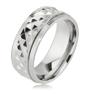 Lesklý ocelový prsten, kosočtvercový vzor, zářezy u okrajů - Velikost: 60