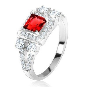 Prsten ze stříbra 925, červený čtvercový kámen, zirkonové "V" - Velikost: 53