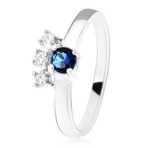 Prsten - stříbro 925, tmavě modrý kulatý zirkon, tři čiré kamínky - Velikost: 50