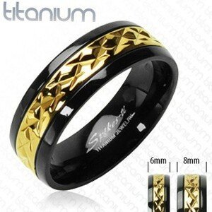 Titanový prsten černý se vzorovaným pruhem zlaté barvy - Velikost: 69