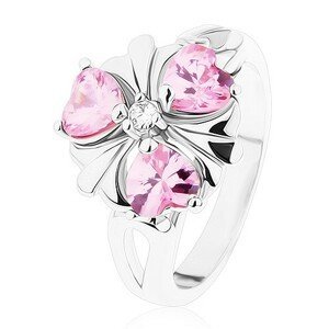 Prsten stříbrné barvy, blýskavý kvítek s růžovými srdíčkovitými zirkony - Velikost: 52