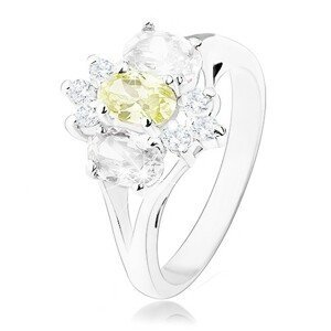 Blýskavý prsten ve stříbrném odstínu, rozdělená ramena, žluto-čirý květ - Velikost: 55