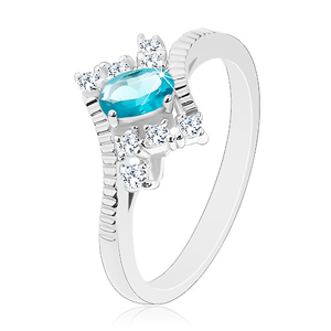 Prsten ve stříbrné barvě, oválný světle modrý zirkon, zářezy na ramenech - Velikost: 50