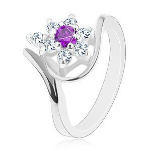 Prsten ve stříbrné barvě, asymetrická ramena, fialovo-čirý zirkonový květ - Velikost: 59