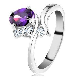 Prsten ve stříbrném odstínu, úzká zahnutá ramena, fialový broušený ovál - Velikost: 49