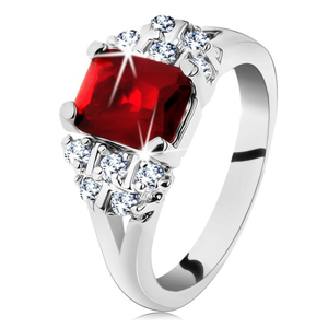 Prsten s rozdělenými rameny, obdélník v tmavě červené barvě, čiré zirkony - Velikost: 50