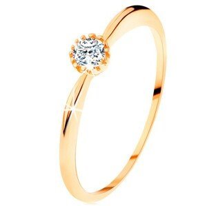 Prsten ve žlutém 14K zlatě - třpytivý čirý zirkon, ramena s vypouklým povrchem - Velikost: 57