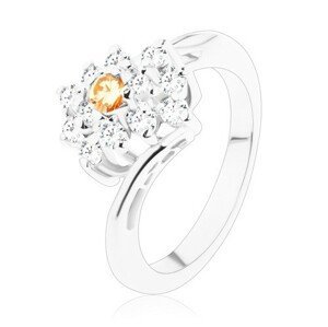 Prsten ve stříbrném odstínu, obdélník se světle oranžovými a čirými zirkony - Velikost: 49