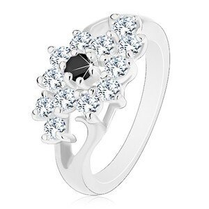 Prsten ve stříbrné barvě, rozdělená ramena, čirý kvítek s černým středem - Velikost: 55