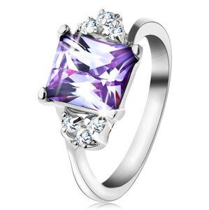 Prsten s lesklými rameny a obdélníkovým zirkonem světle fialové barvy - Velikost: 53