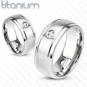 Titanový prsten stříbrné barvy s matným povrchem, zářezy a zirkonem, 8 mm - Velikost: 70