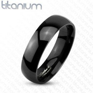 Černý prsten z titanu s lesklým, hladkým a vypouklým povrchem, 8 mm - Velikost: 59
