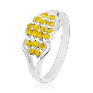 Prsten ve stříbrném odstínu, rozdělená ramena, kulaté žluté zirkonky - Velikost: 54