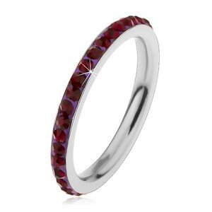 Prsten z oceli 316L ve stříbrném odstínu, zirkony tmavě fialové barvy - Velikost: 49
