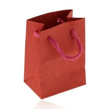 Malá papírová taštička na dárek, matný povrch v červeném odstínu, vzor s růžemi