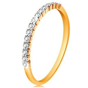 Zlatý 14K prsten - pás třpytivých čirých zirkonků, lesklá ramena - Velikost: 51