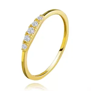Prsten ze žlutého 9K zlata - řada vyvýšených zirkonů, tenká ramena - Velikost: 58
