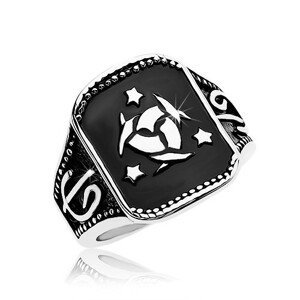 Ocelový prsten, černý obdélník s keltským uzlem a třemi hvězdami - Velikost: 58