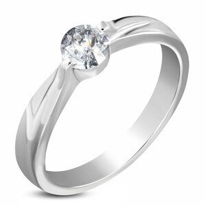 Ocelový zásnubní prsten stříbrné barvy, čirý zirkon, ramena se zářezem - Velikost: 51