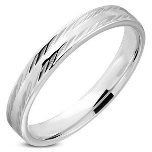 Prsten stříbrné barvy z chirurgické oceli - zešikmené zrníčkové zářezy, 4 mm - Velikost: 59