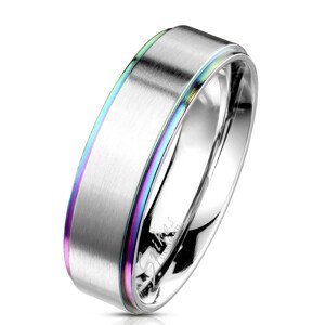 Ocelový prsten s matným pásem stříbrné barvy - okraje v duhovém odstínu, 6 mm - Velikost: 49
