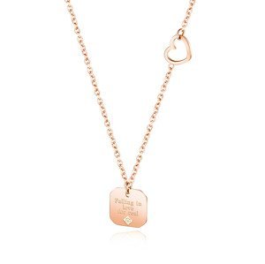 Ocelový náhrdelník, měděná barva - tenký řetízek, známka s nápisem "Falling in love for real"