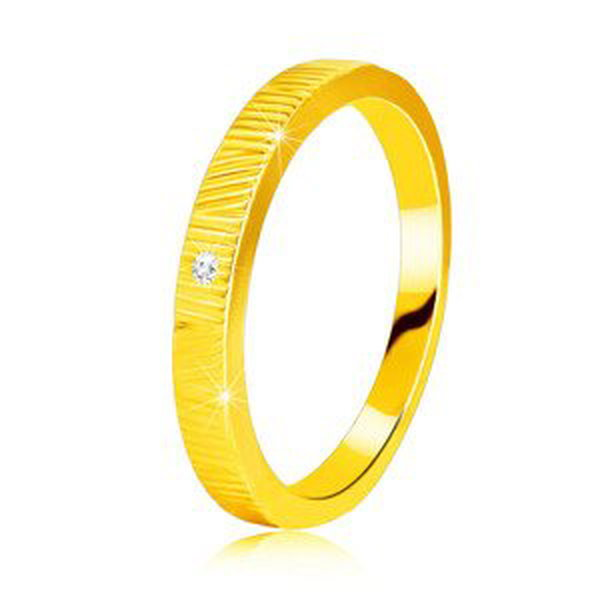 Prsten ze žlutého 14K zlata - jemné ozdobné zářezy, čirý zirkon, 1,3 mm  - Velikost: 49