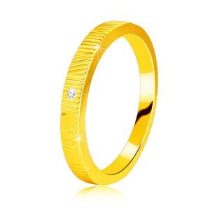Prsten ze žlutého 14K zlata - jemné ozdobné zářezy, čirý zirkon, 1,3 mm  - Velikost: 51