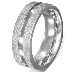Prsten z chirurgické oceli - pískované okraje, hladká středová linie - Velikost: 52