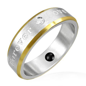 Magnetický prsten z oceli - zlaté okraje, romantické gravírování - Velikost: 54