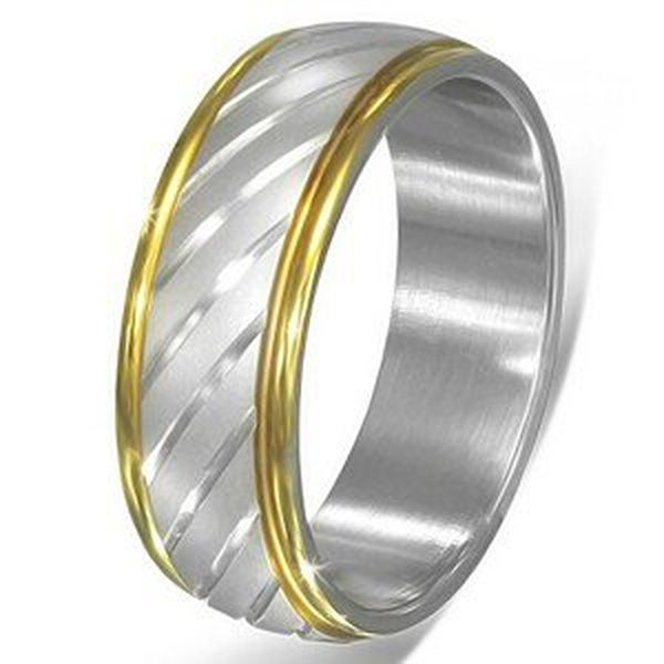 Dvoubarevný ocelový prsten - šikmé stříbrné zářezy a zlatý lem - Velikost: 67