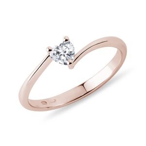 Asymetrický prsten s diamantem srdce v růžovém zlatě KLENOTA