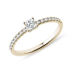 Prsten s diamantem princess a brilianty ve zlatě KLENOTA