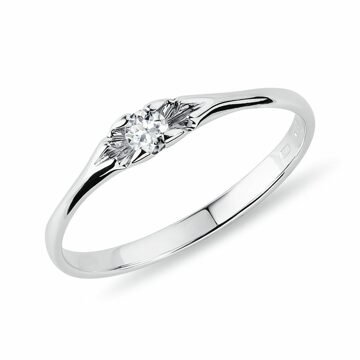 Jemný prsten z bílého zlata s diamantem KLENOTA