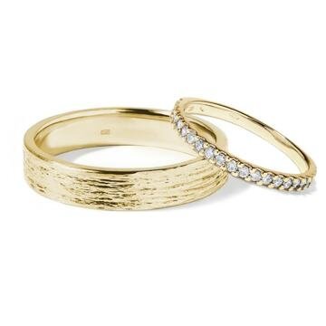 Zlaté snubní prsteny rytina a diamanty KLENOTA