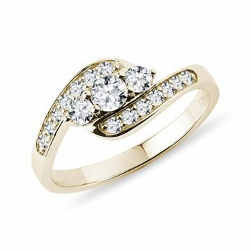 Zásnubní prsten ve zlatě s diamanty KLENOTA